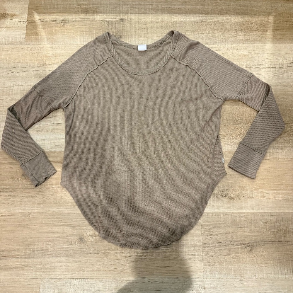 Aritzia Tna Waffle Knit Alder Thermal in Taupe Size Small
